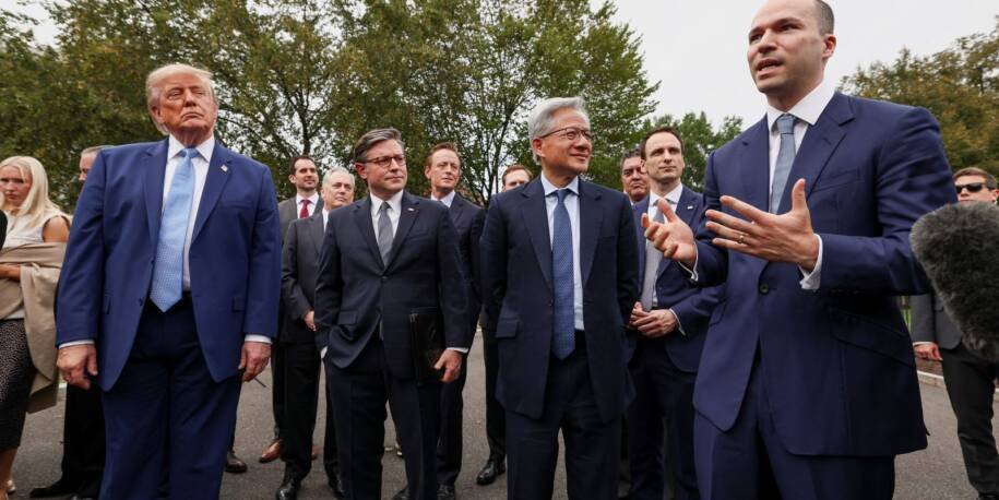 Donald Trump anuncia autorregulação da IA e gera polêmica entre big techs e sociedade