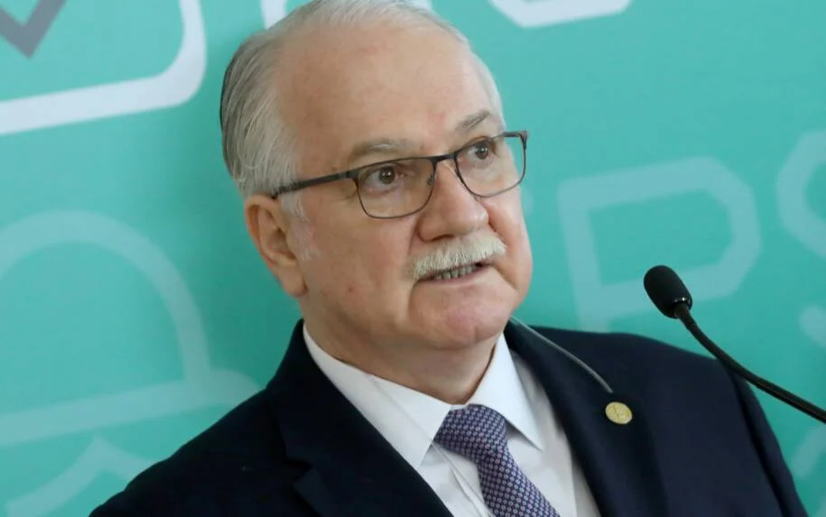 Edson Fachin assume investigação de mensagens de Vorcaro a Moraes e gera crise no STF