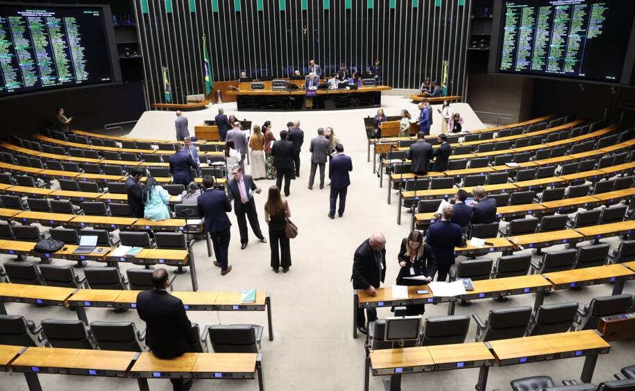 Eleições de 2026: Brasileiros escolhem 513 deputados federais em votação crucial