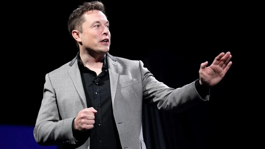 Elon Musk prevê 1 bilhão de robôs humanoides até 2036 e alerta sobre energia