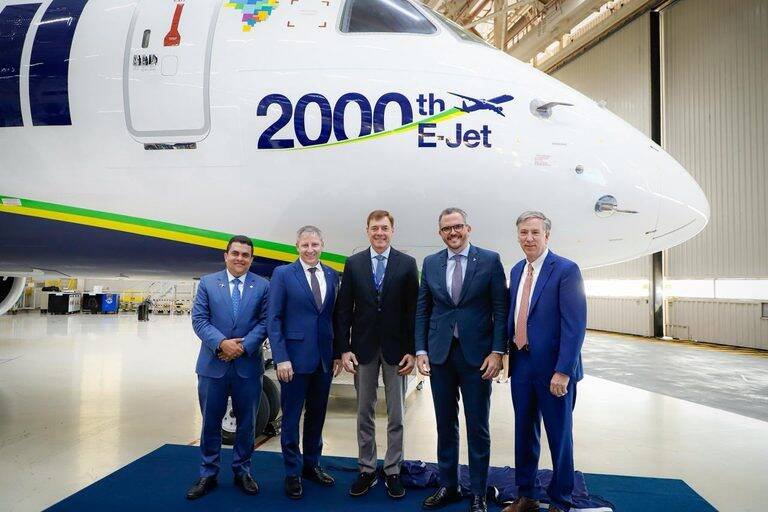 Embraer entrega jato E-Jet número 2.000 à Azul e destaca conectividade global