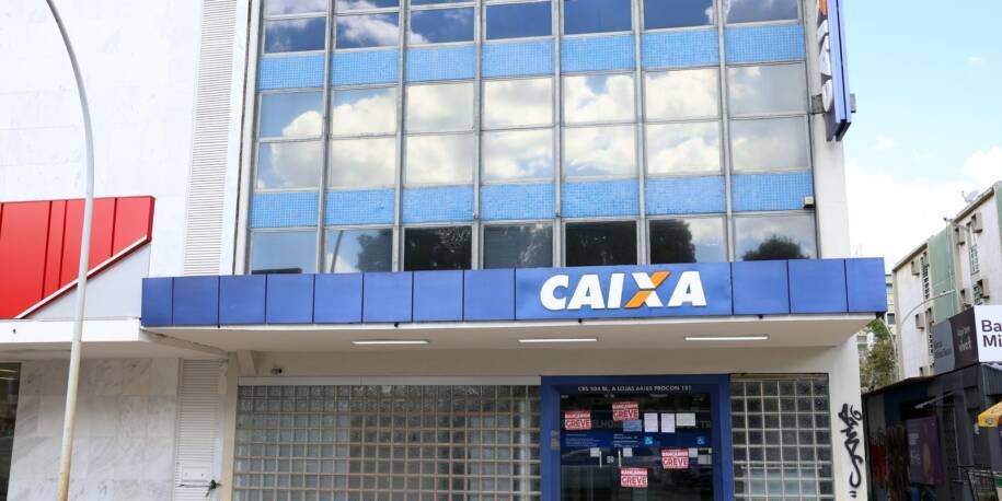 Empregados da Caixa votam proposta que pode encerrar greve iniciada em agosto