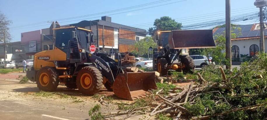 Energisa luta para restabelecer energia em Campo Grande após temporal devastador