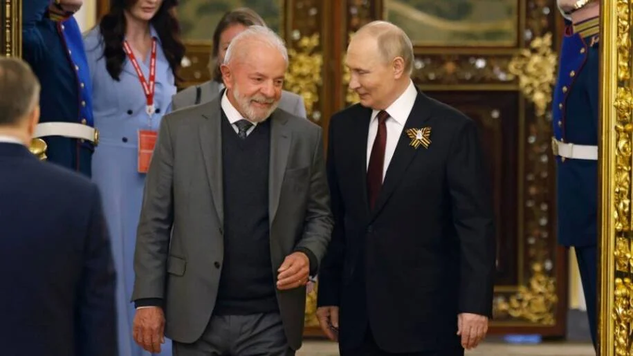 EUA impõem tarifa de 100% e Brasil vê importações da Rússia despencarem
