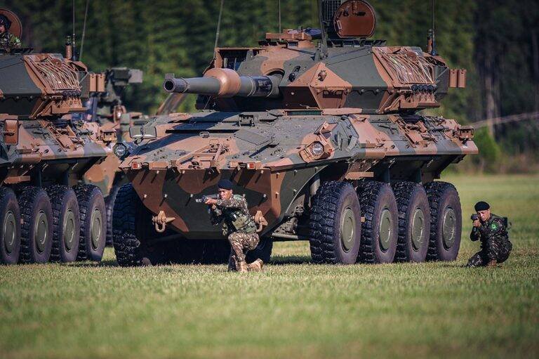 Exército Brasileiro assina contrato para 98 viaturas blindadas Centauro II