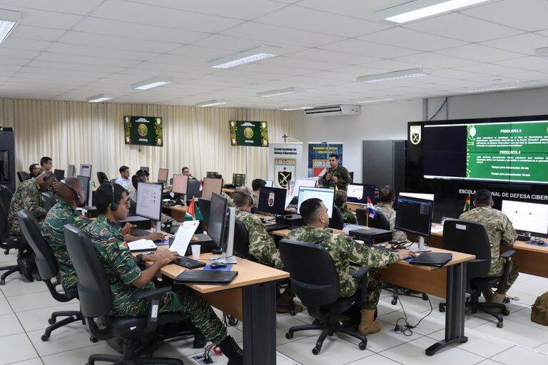Exército Brasileiro lidera exercício cibernético com delegações da América do Sul