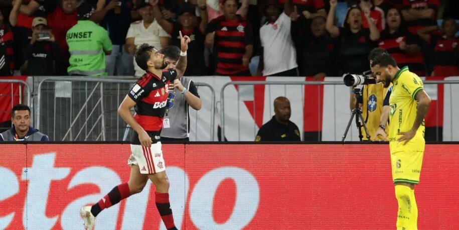 Flamengo vence Mirassol e se aproxima do Palmeiras na liderança do Brasileirão