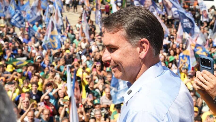 Flávio Bolsonaro acusa Davi Alcolumbre de proteger Moraes e travar impeachment