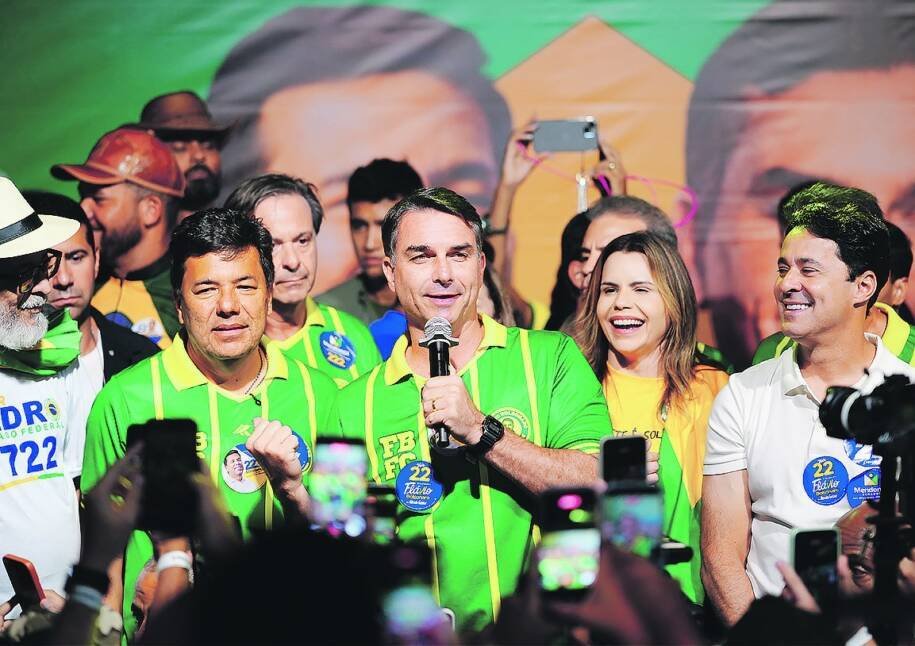 Flávio Bolsonaro ataca Lula e Moraes em campanha pelo Nordeste e busca reverter votos