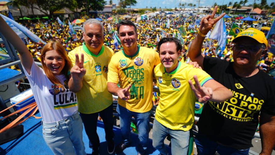 Flávio Bolsonaro desafia Lula para debate na Globo e critica decisão de Dino