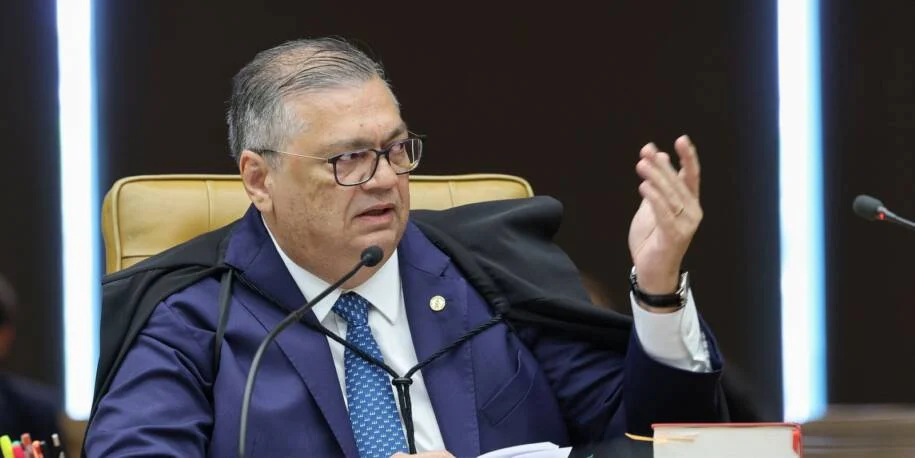 Flávio Dino ordena investigação da PF sobre Vorcaro e cemitérios em SP