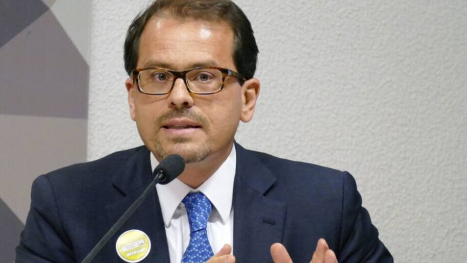 Floriano de Azevedo Marques suspende campanha de Deltan e restabelece Garotinho
