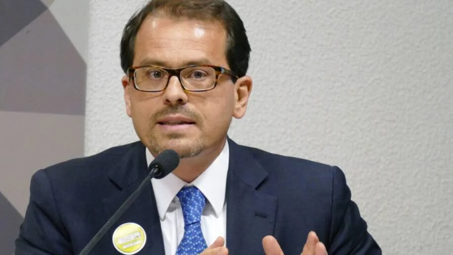 Floriano de Azevedo Marques suspende campanha de Deltan e restabelece Garotinho