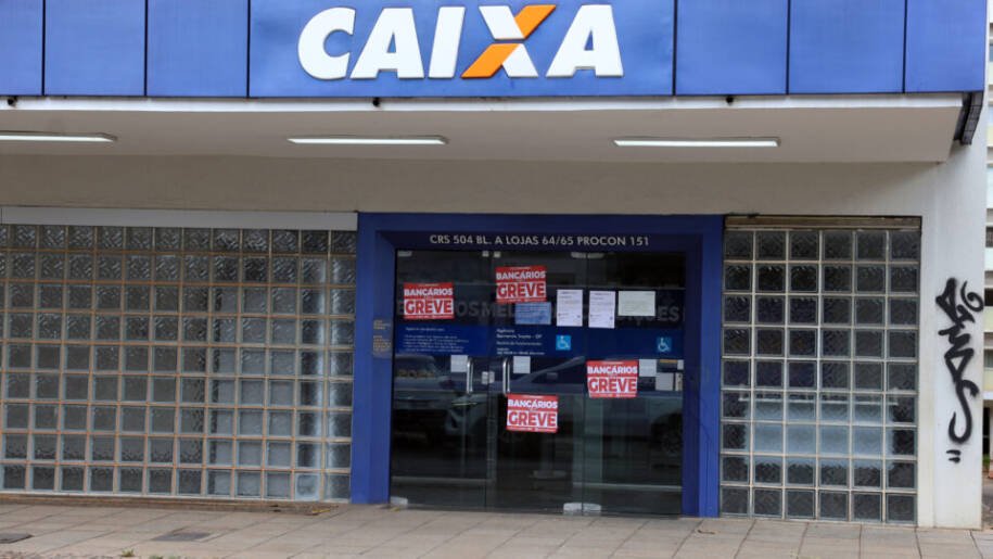 Funcionários da Caixa decidem hoje sobre proposta que pode encerrar greve histórica