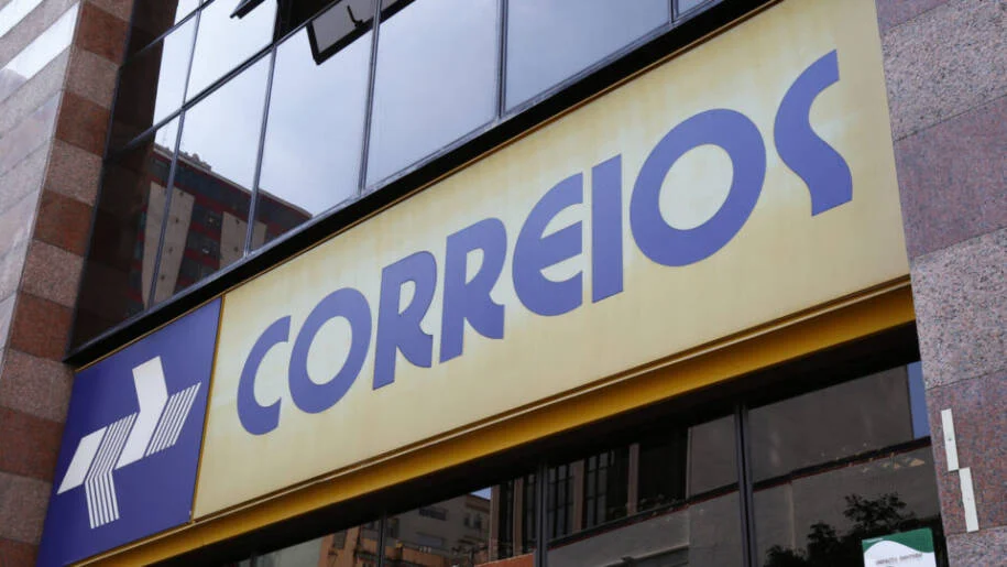 Funcionários dos Correios decretam greve por tempo indeterminado após impasse salarial
