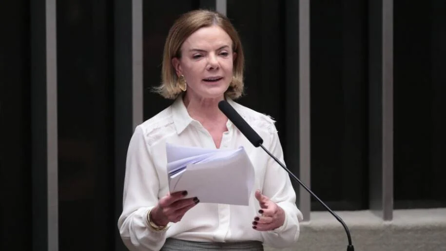 Gleisi Hoffmann defende PEC das emendas Pix e revela planos para o Senado
