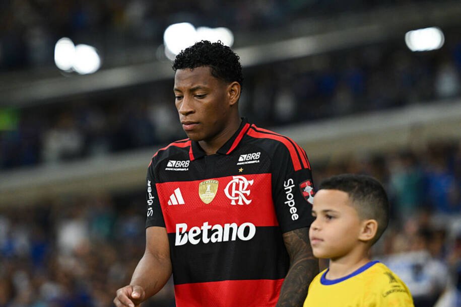 Gonzalo Plata vê transferência para o Dínamo Moscou cancelada e gera descontentamento no Flamengo