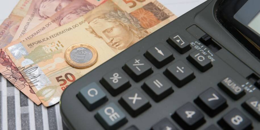Governo Federal prevê arrecadar R$ 636 bilhões com CBS e cria tensão no Senado