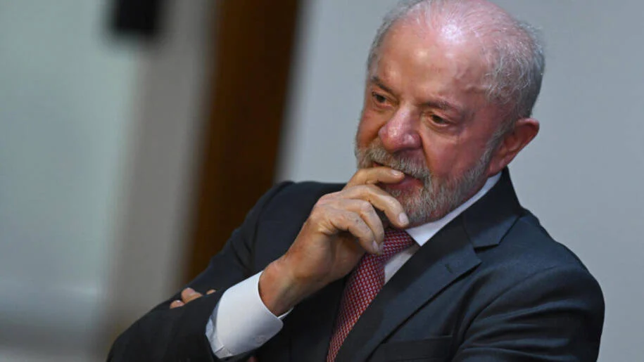 Governo Lula altera critérios do INSS e afirma ter zerado fila a um mês das eleições