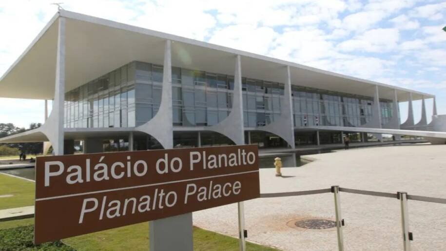 Governo Lula projeta R$ 6 bilhões para Correios e salário mínimo a R$ 1.741 em 2027