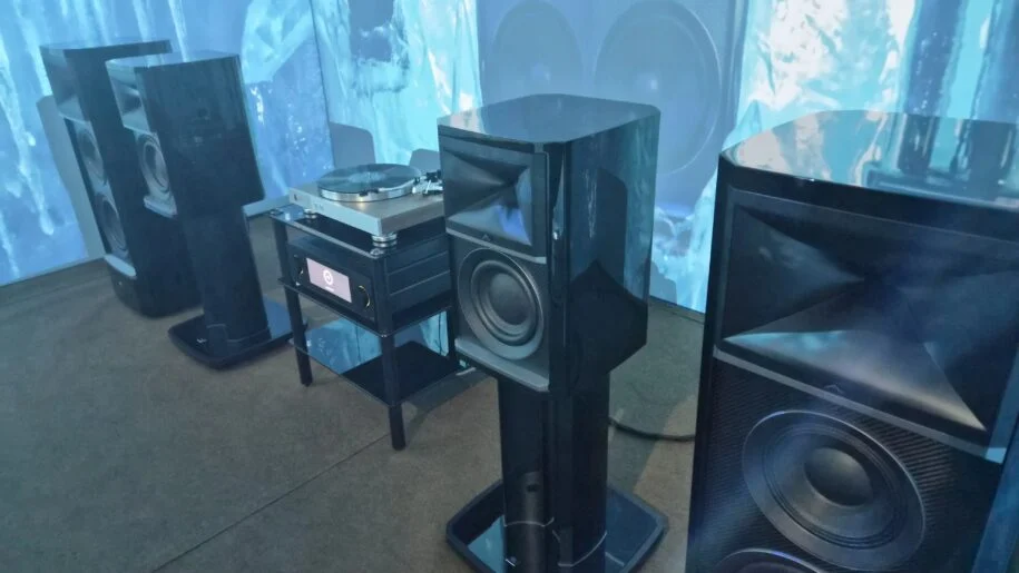 Harman lança JBL Summit e Revel Performa4 com preços que chocam o Brasil