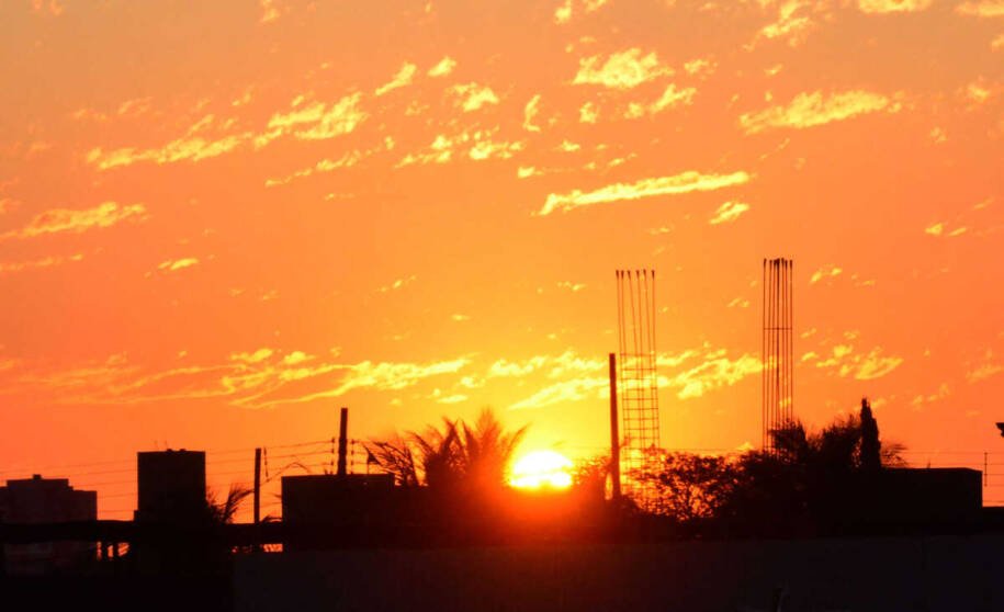 Inmet emite alerta vermelho enquanto Corumbá registra 43,2°C e bate recorde