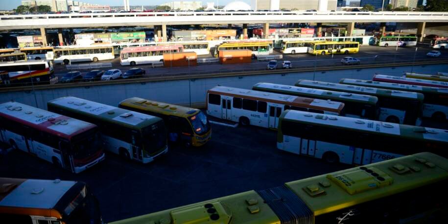 Kassio Nunes Marques cobra TREs e cria tensão sobre transporte nas eleições