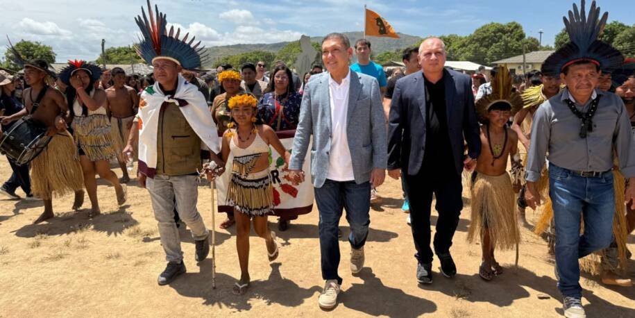Kassio Nunes Marques e Mozarildo Cavalcanti capacitam indígenas em Roraima