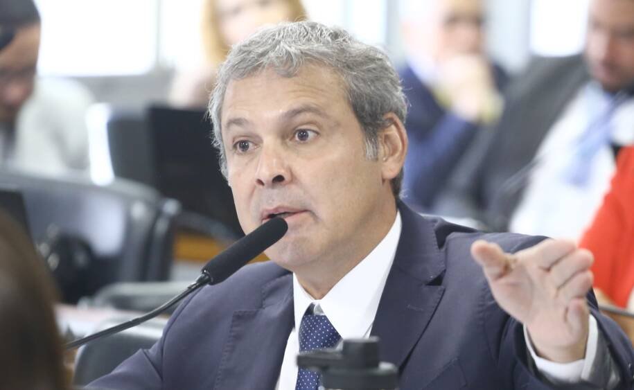 Lindbergh Farias pede afastamento de André Mendonça do TSE por viés eleitoral