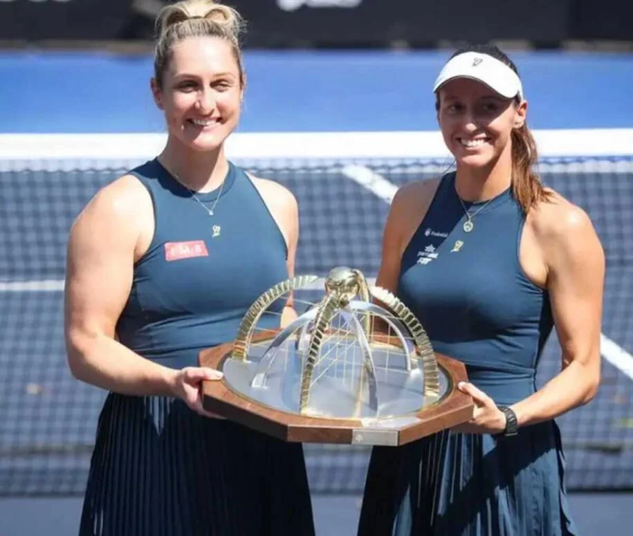 Luisa Stefani conquista bicampeonato no SP Open e faz história ao lado de Dabrowski