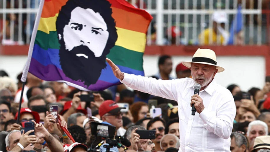 Lula adia comício em Florianópolis e enfrenta Flávio Bolsonaro em SC