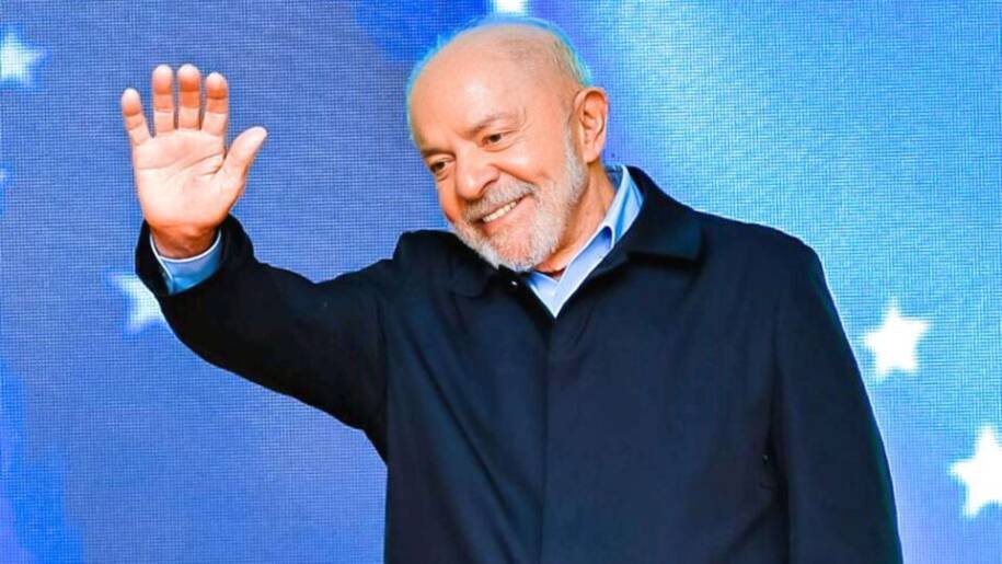 Lula anuncia aumento de 15% no Bolsa Família e ignora crise fiscal alarmante