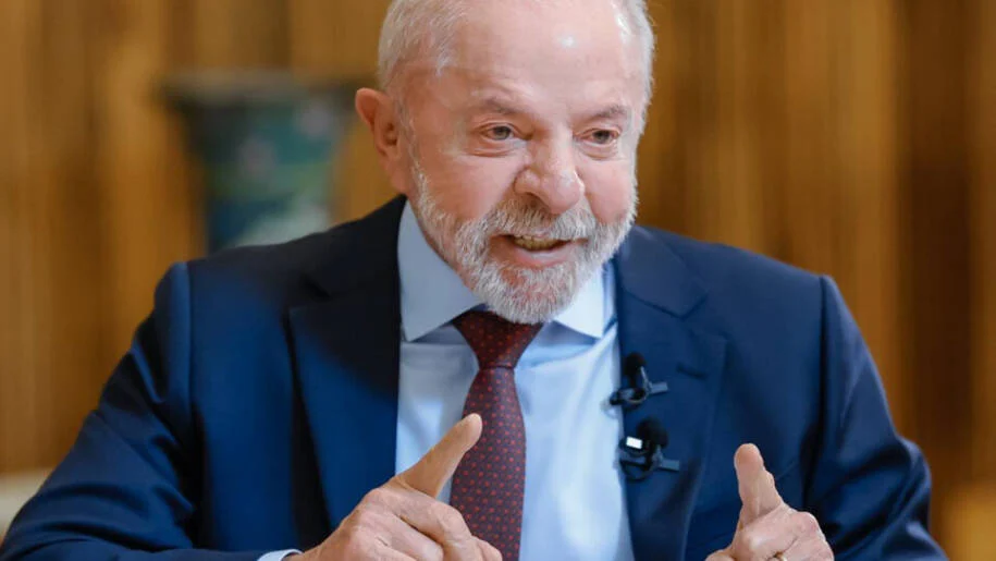 Lula ataca Flávio Bolsonaro e associa governo a crise da pandemia e fome