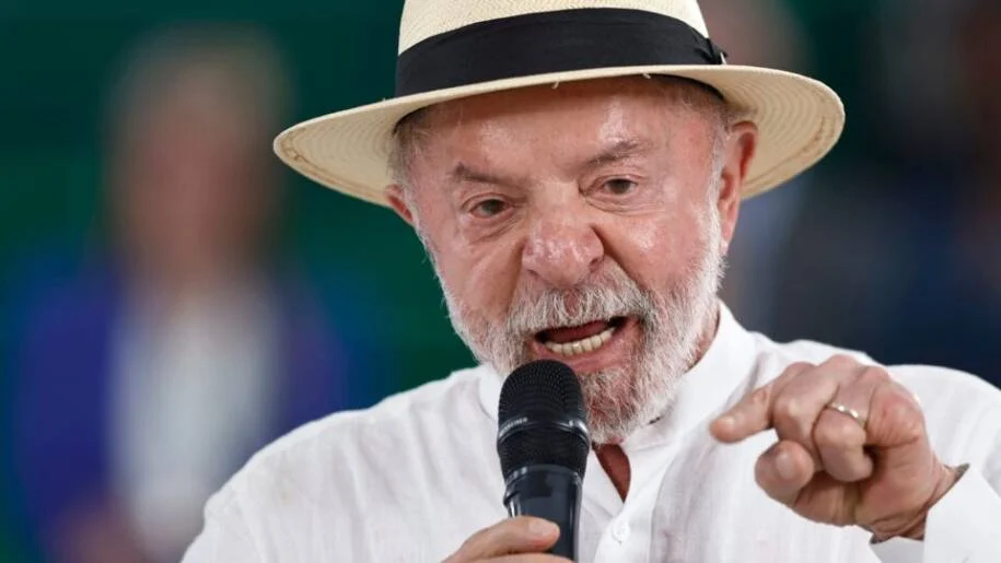 Lula desafia Flávio Bolsonaro e pede que agronegócio se ajoelhe em SC