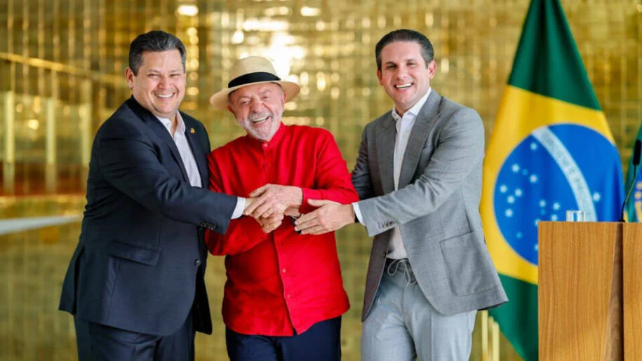 Lula, Hugo Motta e Davi Alcolumbre selam acordo e aceleram agenda antes de 2027