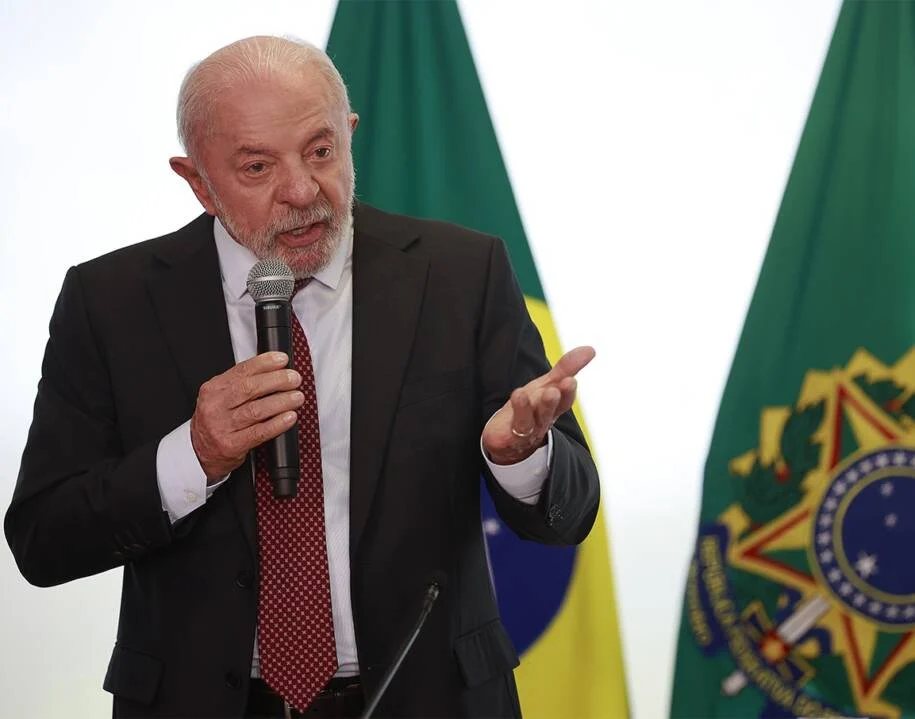 Lula liga Flávio Bolsonaro ao caso Master e critica interferência na PF