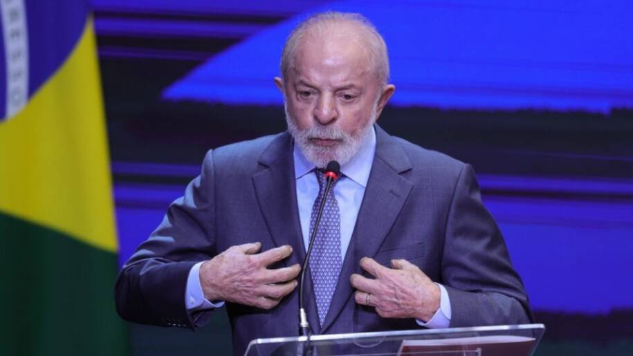 Lula pede cassação de Flávio Bolsonaro por uso de 492 perfis no Instagram