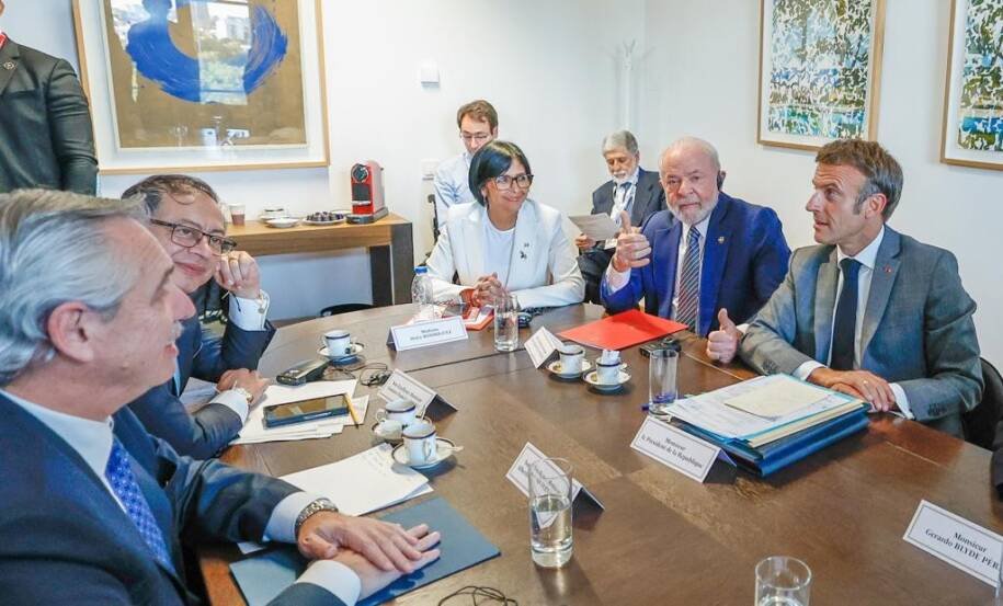 Lula pede que Delcy Rodríguez convoque eleições na Venezuela e critica EUA