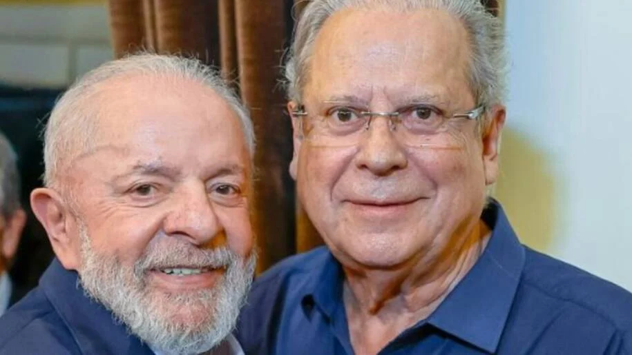 Lula pede votos para José Dirceu e chama retorno de ex-ministro de reparação histórica