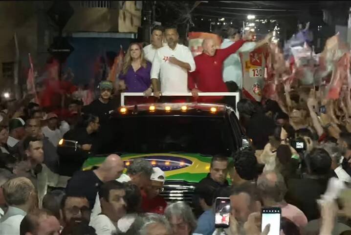 Lula reforça apoio a Elmano em Juazeiro do Norte e critica Ciro Gomes