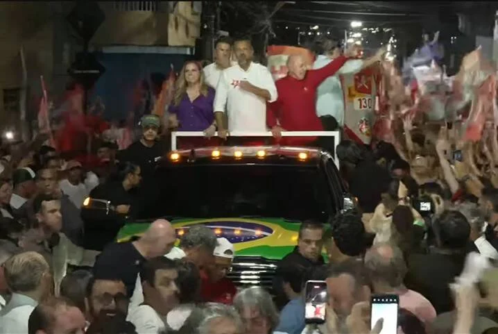 Lula reforça apoio a Elmano em Juazeiro do Norte e critica Ciro Gomes