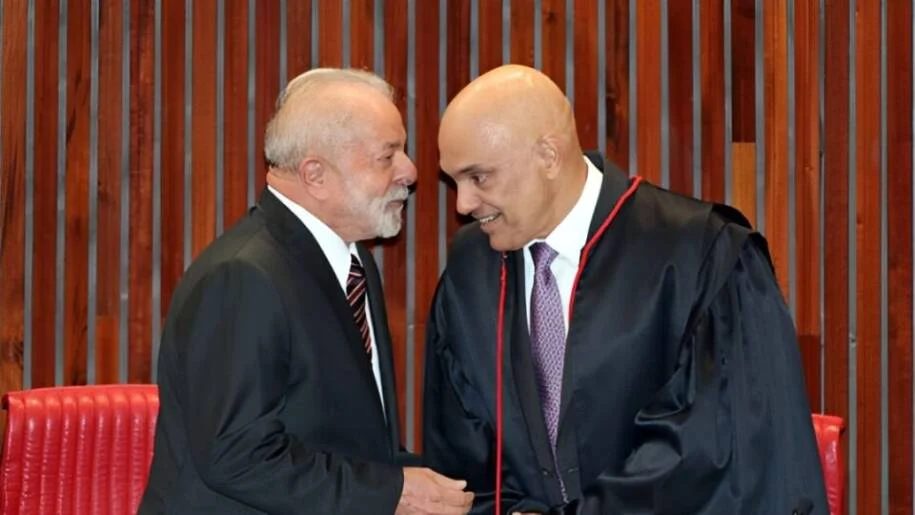 Lula tenta se afastar de Moraes enquanto investe em enfraquecer Mendonça