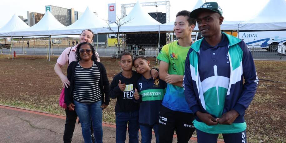 Maria de Fátima Barbosa e famílias madrugam para desfile do 7 de Setembro em Brasília