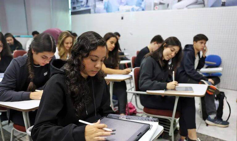 Ministério da Educação lança Guia do Enem com vídeos e dicas para estudantes