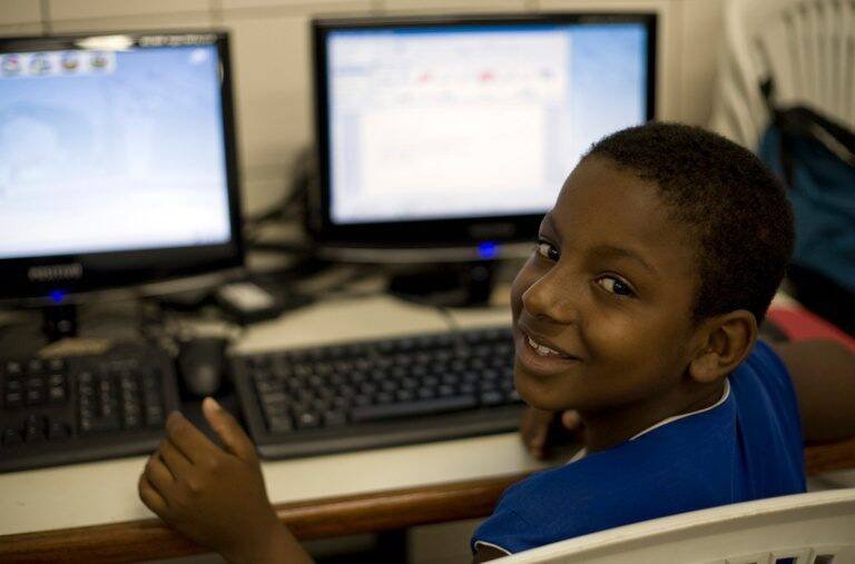 Ministério da Educação revela avanço: 80% das escolas têm wi-fi adequado