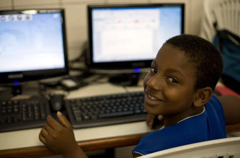 Ministério da Educação revela avanço: 80% das escolas têm wi-fi adequado
