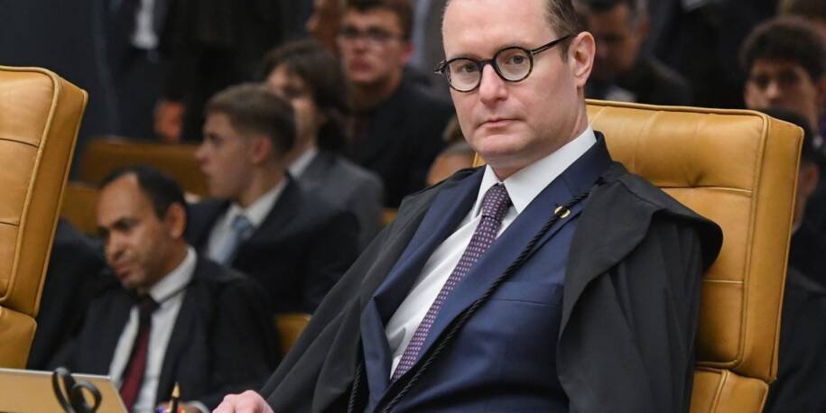 Ministro Cristiano Zanin cobra acesso a dados de celular de Daniel Vorcaro e gera tensão