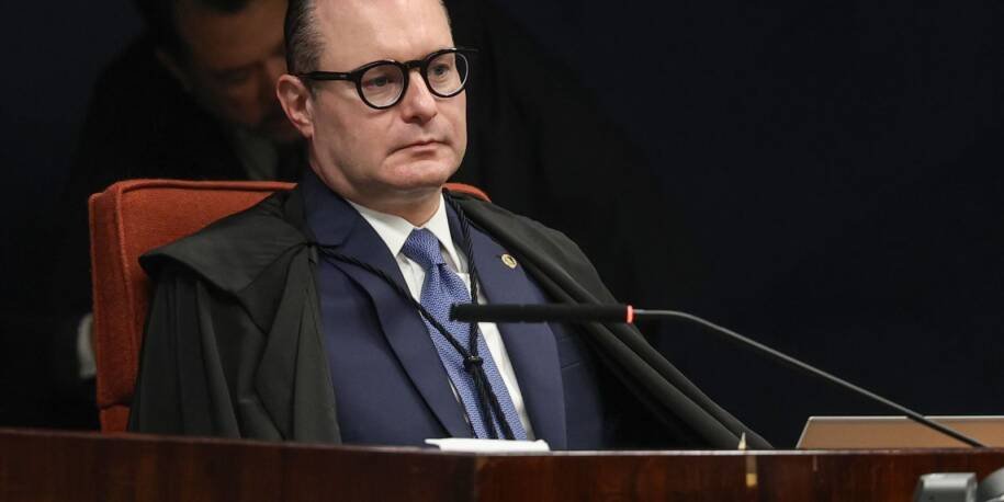 Ministro Cristiano Zanin pede responsabilização após dados expostos por Dallagnol