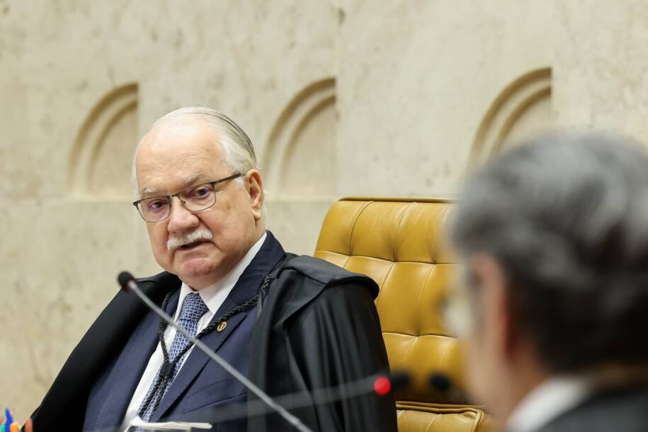 Ministro Edson Fachin reabre sessão e provoca tensão no julgamento de Moraes