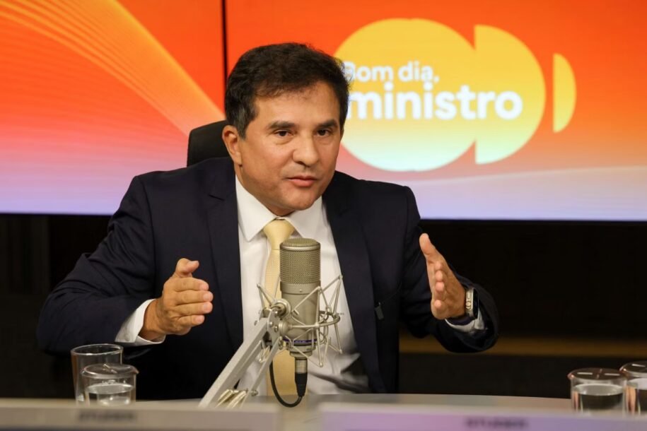 Ministro Paulo Henrique Cordeiro promete ingressos acessíveis na Copa de 2027